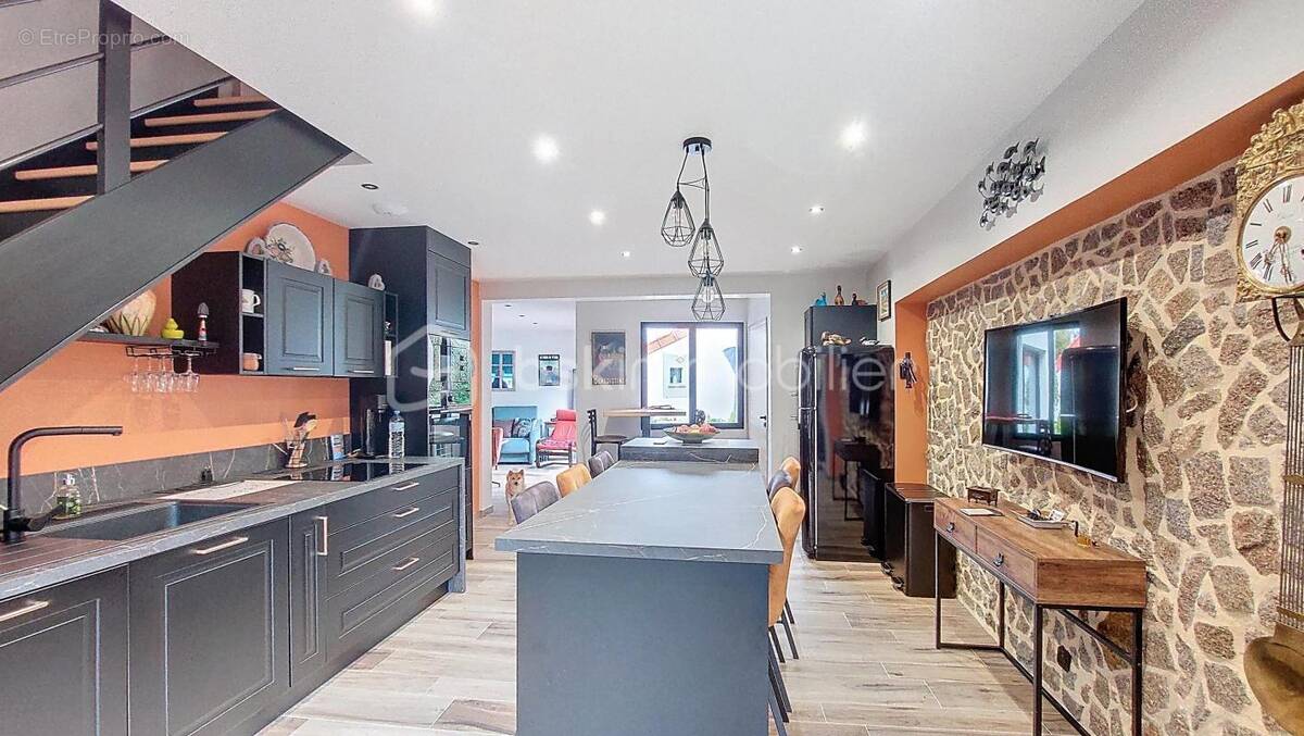 Maison à SAINT-VAAST-LA-HOUGUE