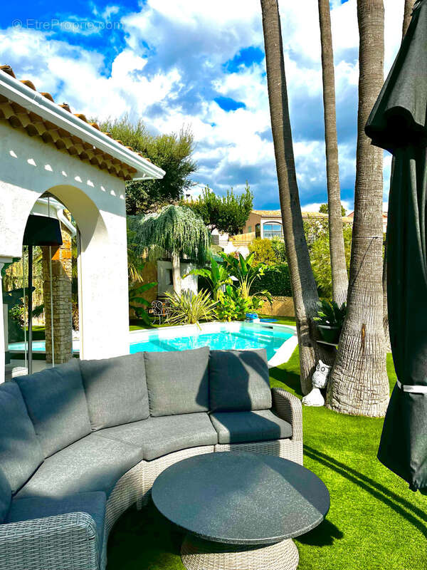 Limite mandelieu ville t4/t5 de 150m2 vue mer panoramique jardin entourant jacuzzi garage - photo 15