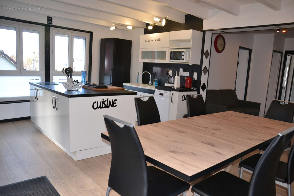 Belle maison rénovée de 136 m2 au calme et divisée en 3 appartements - photo 3