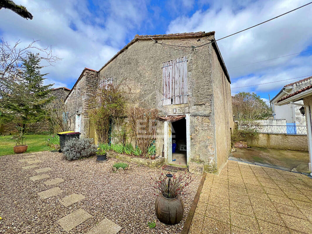 Maison à RUELLE-SUR-TOUVRE