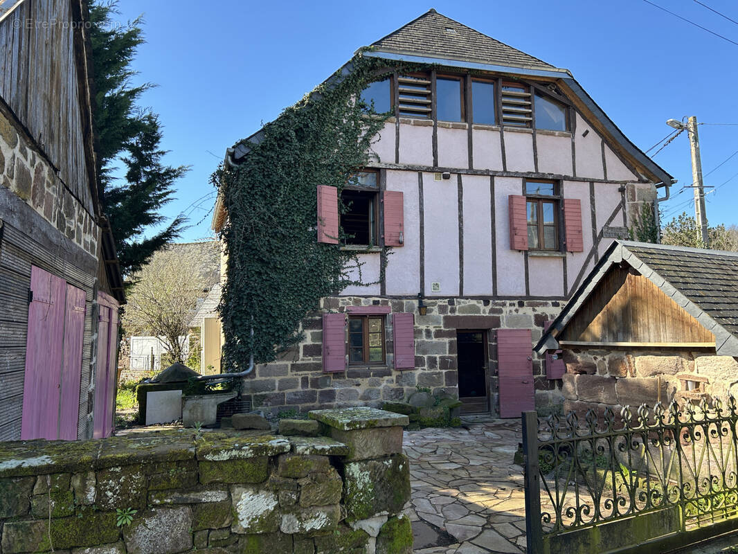 Maison à SAINT-PANTALEON-DE-LARCHE