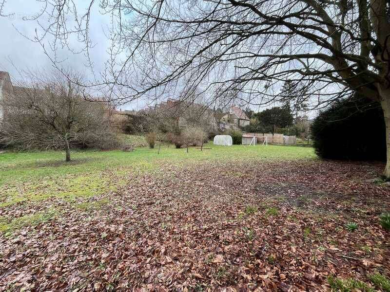 Maison à TRIE-CHATEAU