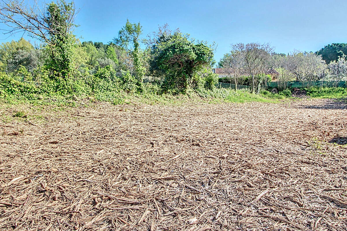 Terrain à VILLECROZE