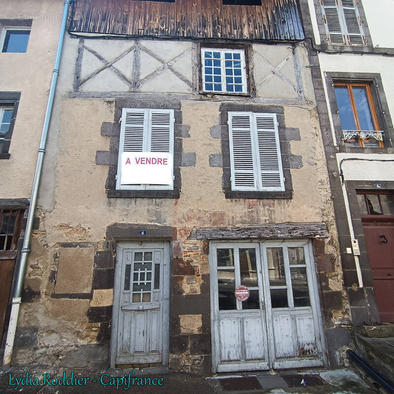 Maison à MARINGUES