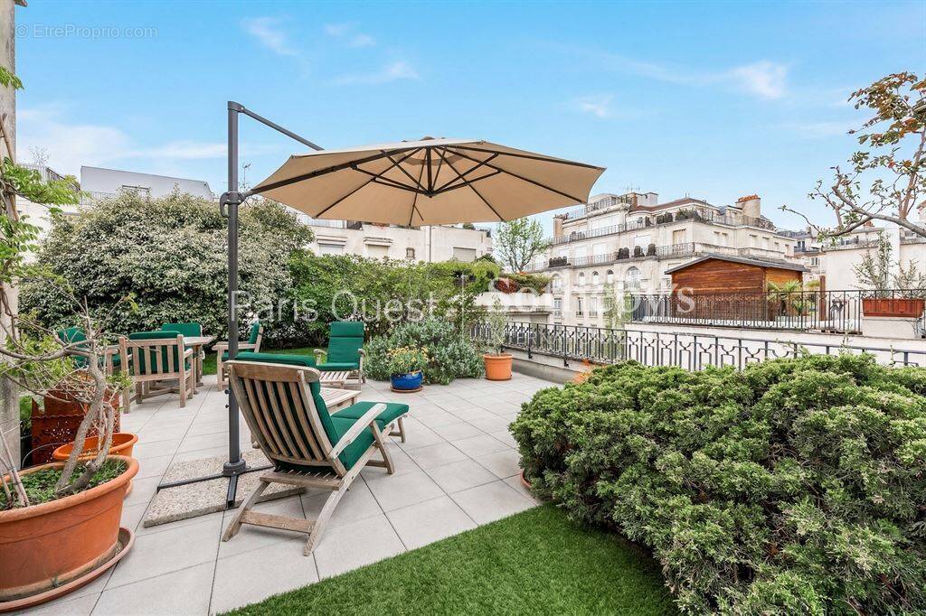 Appartement à NEUILLY-SUR-SEINE