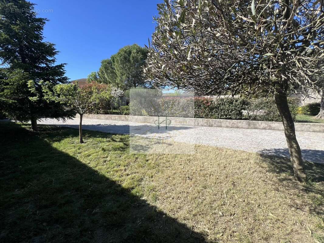 Maison à ALBA-LA-ROMAINE