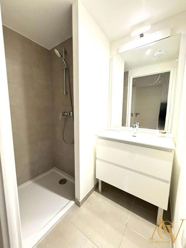 Superbe T3 avec Terrasse et Jardin à Cogolin 5 - Appartement à COGOLIN