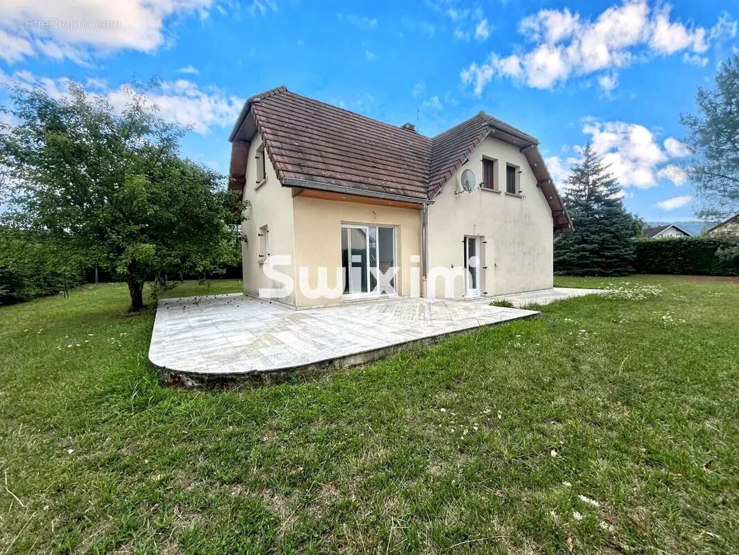 Maison à DOMBLANS