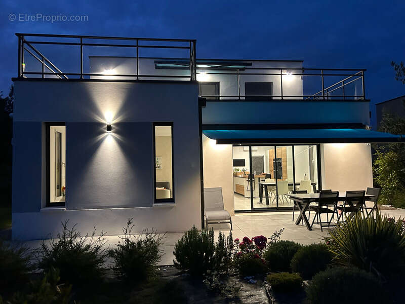 HONFLEUR - Très belle maison contemporaine individuelle aux prestations haut de gamme -  Garage - Terrasses - photo 6