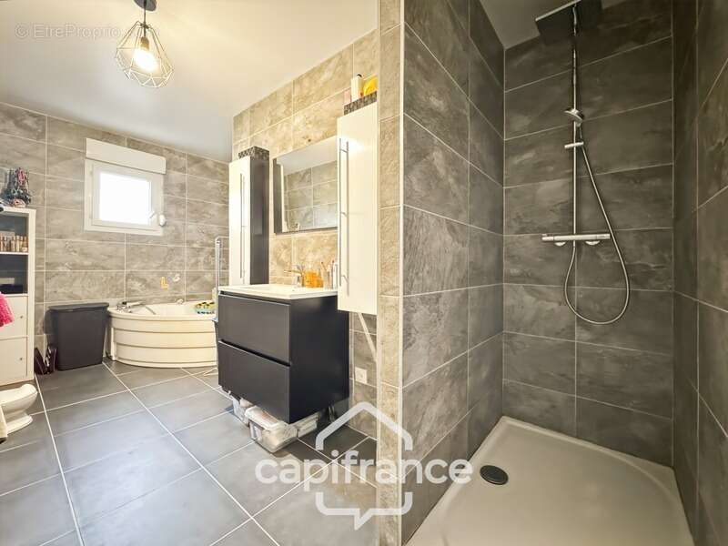 Maison à OUROUX-SUR-SAONE