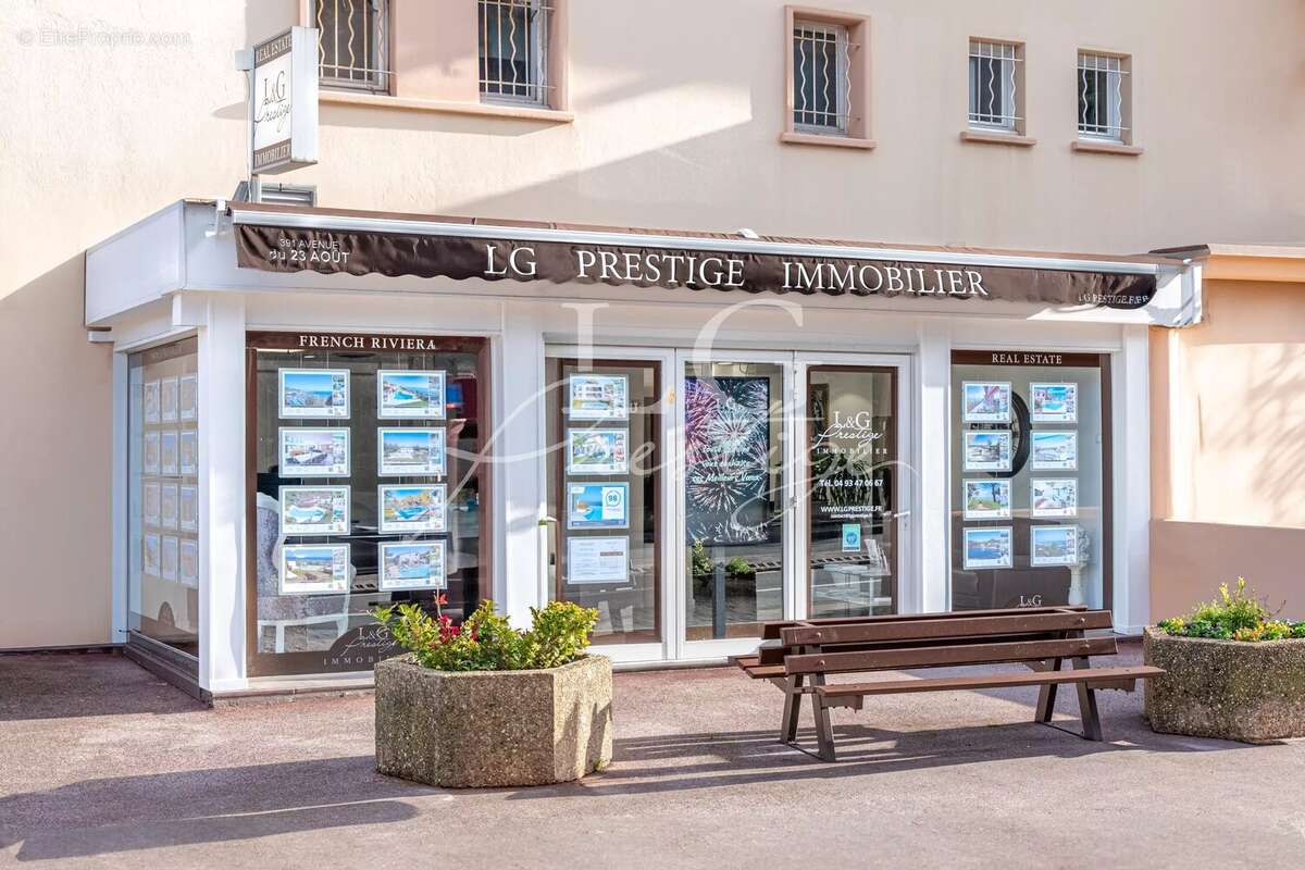 Appartement à LA ROQUETTE-SUR-SIAGNE