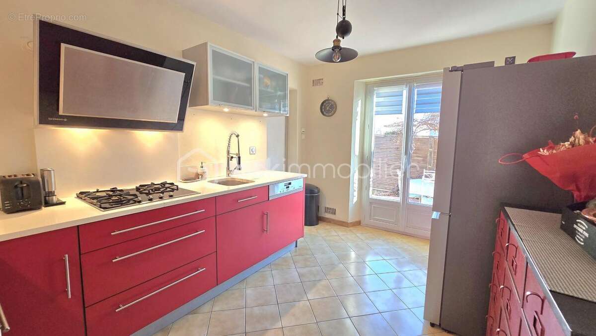 Maison avec piscine et garage - photo 5