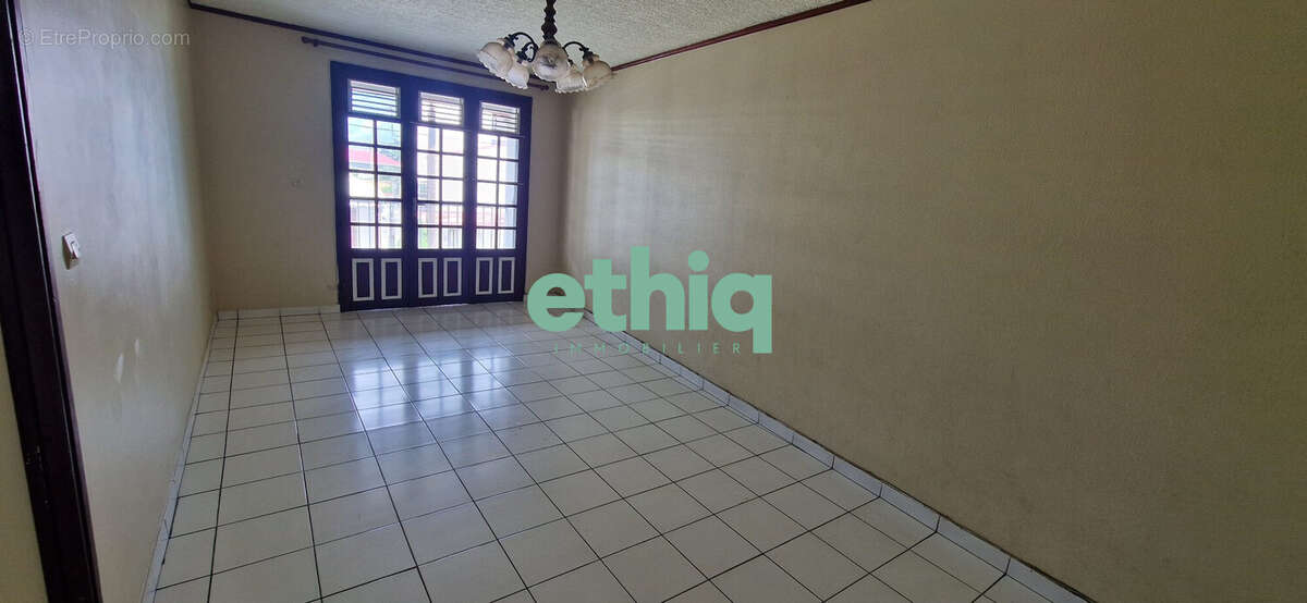 Maison à CAPESTERRE-BELLE-EAU