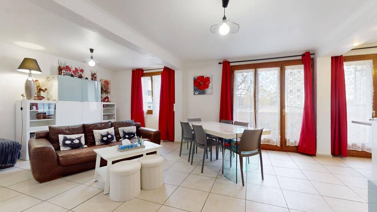 Appartement à SAINTE-FOY-LES-LYON