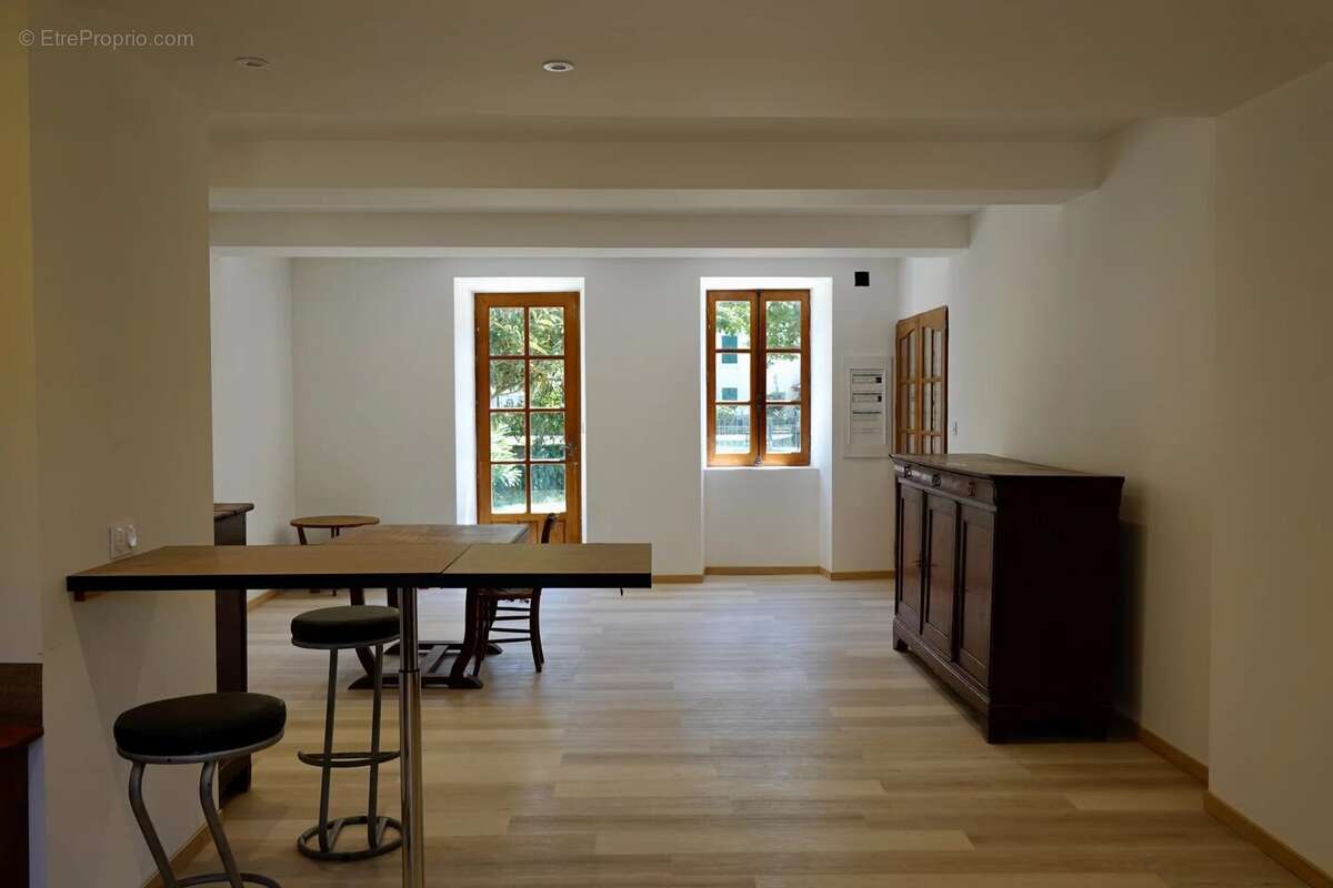 Maison en pierre de caractère 250 m² + corps de ferme 551 m² et maison annexe à rénover – Volumes, lumière & authenticité - photo 7