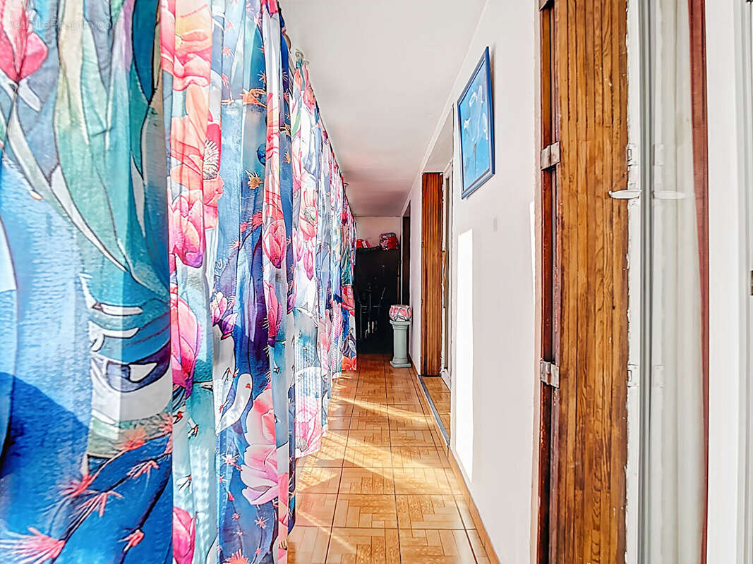 A vendre superbe Appartement 2 pièces de 54 m2  à Marseille - Secteur Bon Secours - photo 7