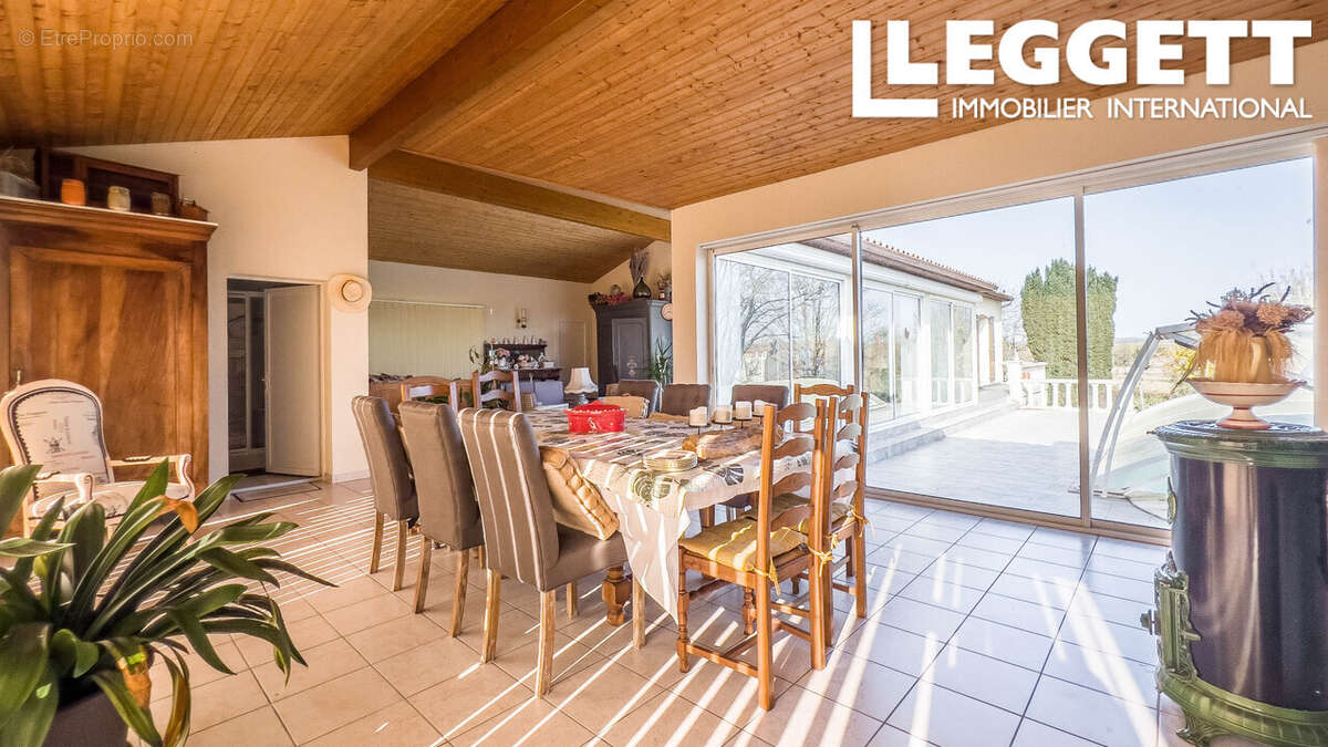 Maison à MONTIGNAC-CHARENTE