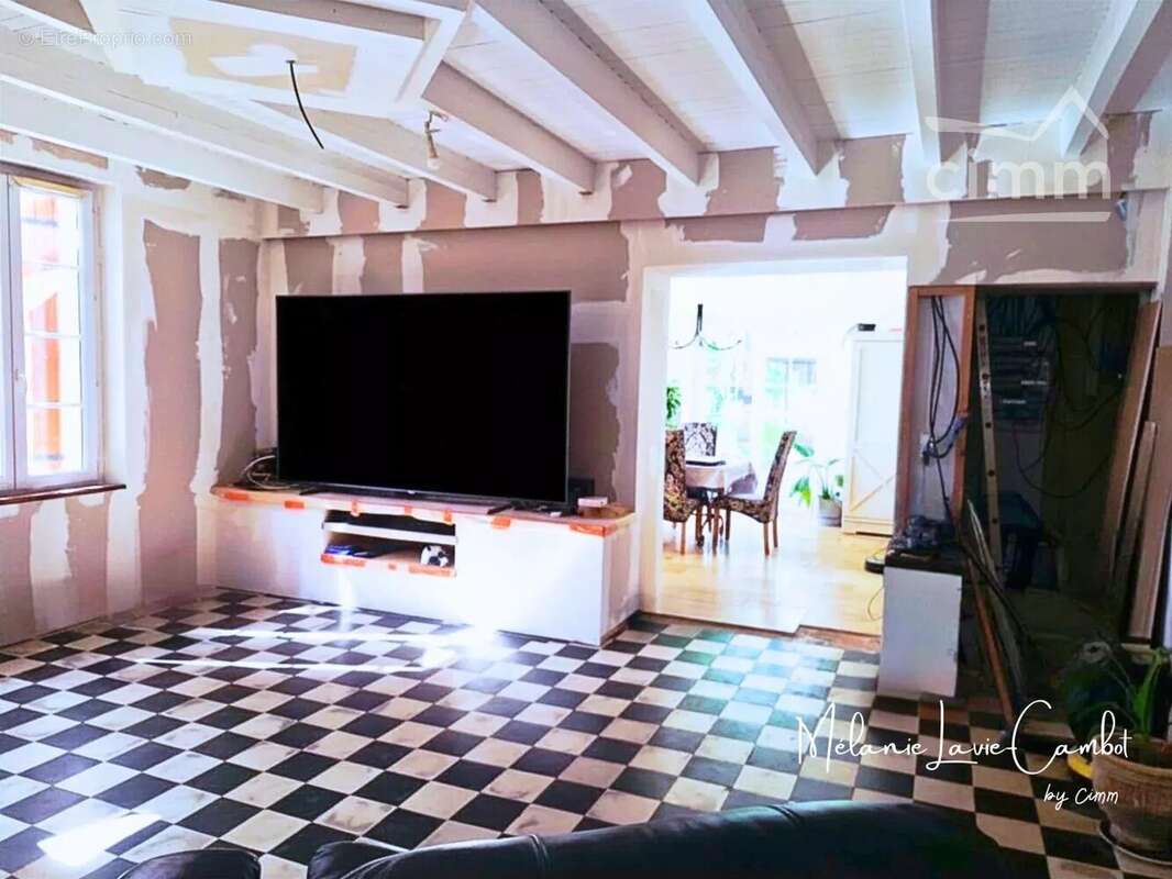 Maison à MONTENDRE