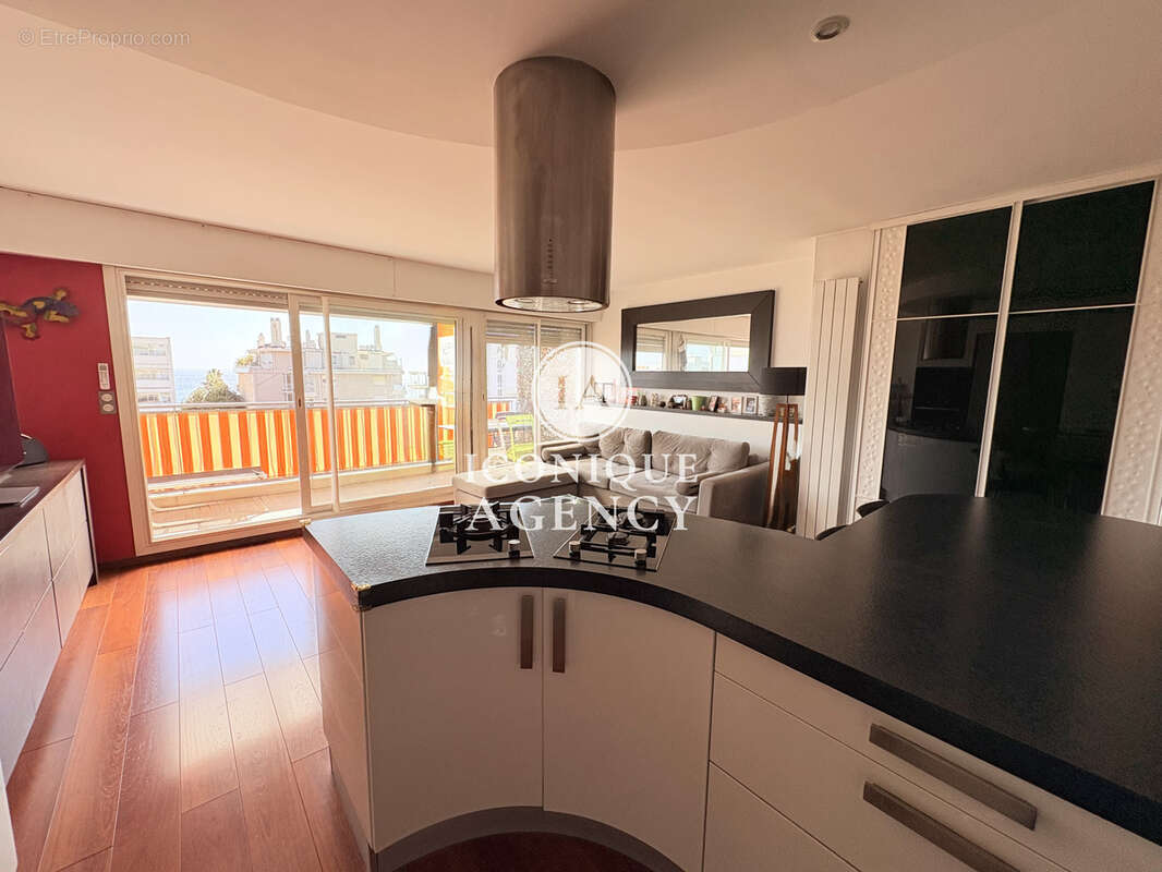 Appartement à VALLAURIS
