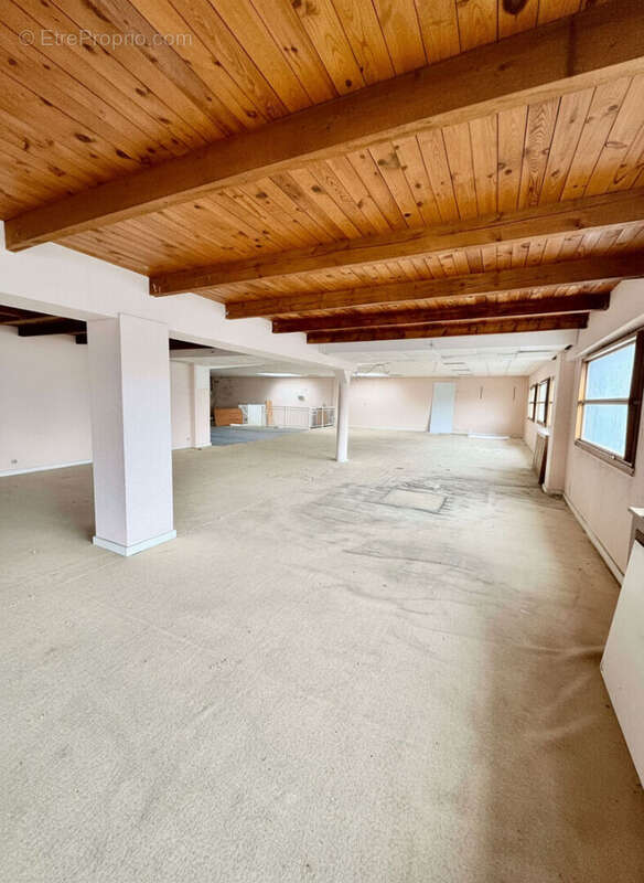 Commerce à LIFFOL-LE-GRAND