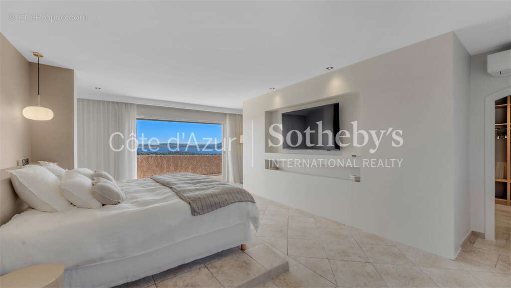 Maison de prestige à vendre dans le Golfe de Saint-Tropez, avec héliport privé - photo 11