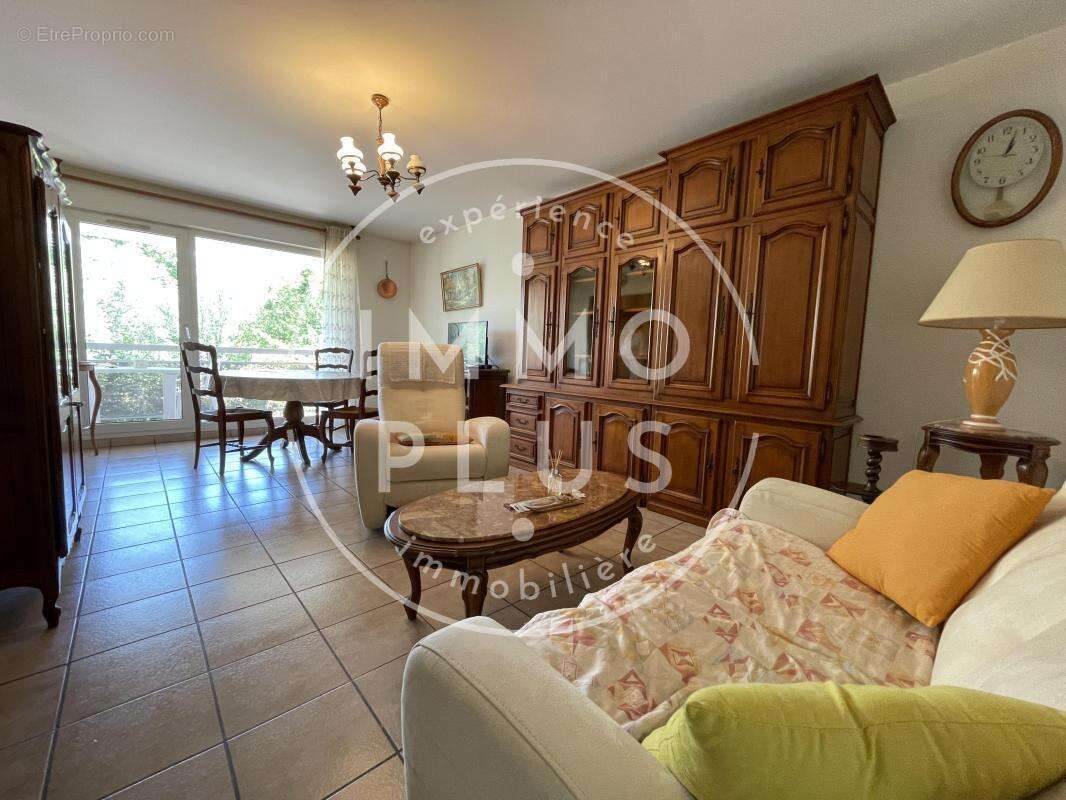Vente - Appartement - 3 pièces + cuisine - 68,35 m² - 399 000 € - photo 2