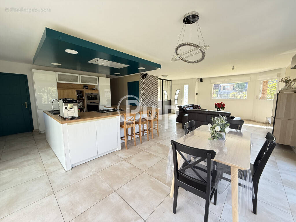 Maison à IZEL-LES-EQUERCHIN