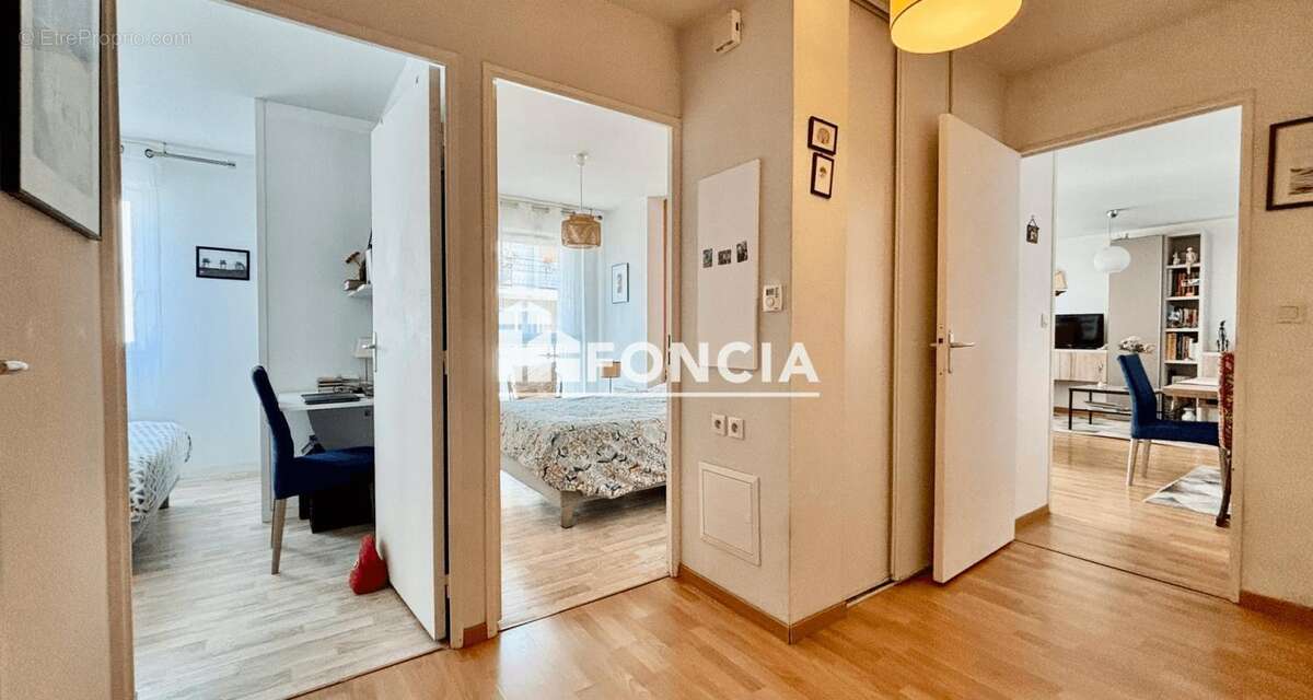 LES SABLES D'OLONNE - Appartement T3 de 61m2 en parfait état avec terrasse de 12m2 et 2 emplacements de stationnement - photo 6