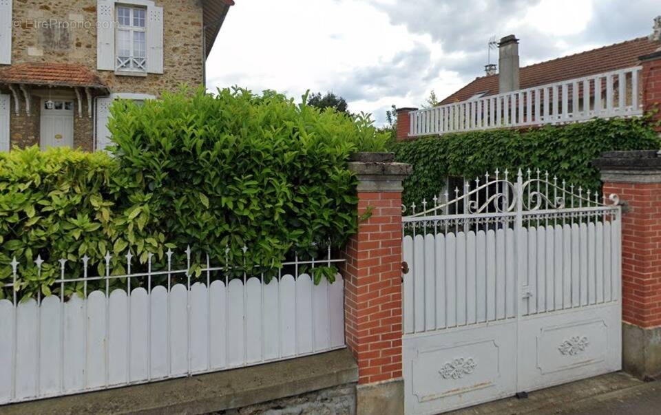 Terrain à MANDRES-LES-ROSES