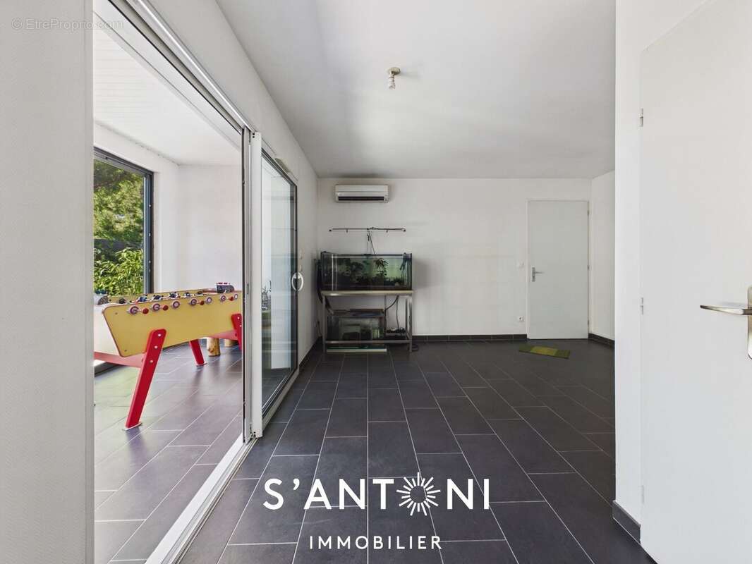 À vendre  Villa mitoyenne de plain-pied à 100 m du Port de Marseillan - photo 3
