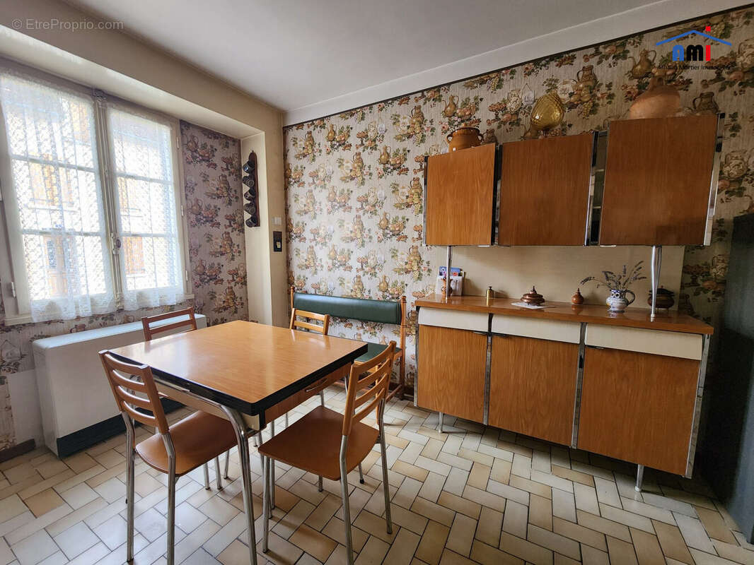Maison à MOUTIERS-AU-PERCHE