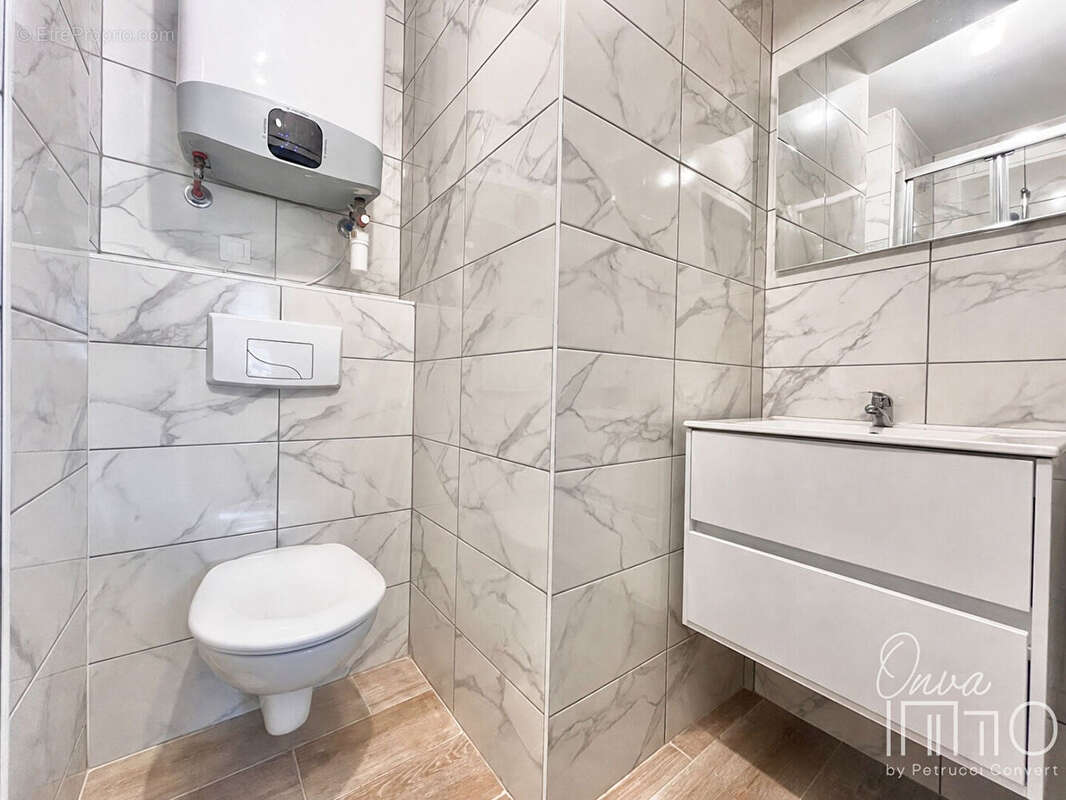 Bron - Studio rénové de 22m² - Vendu loué (rentabilité: 6,55%) - photo 4