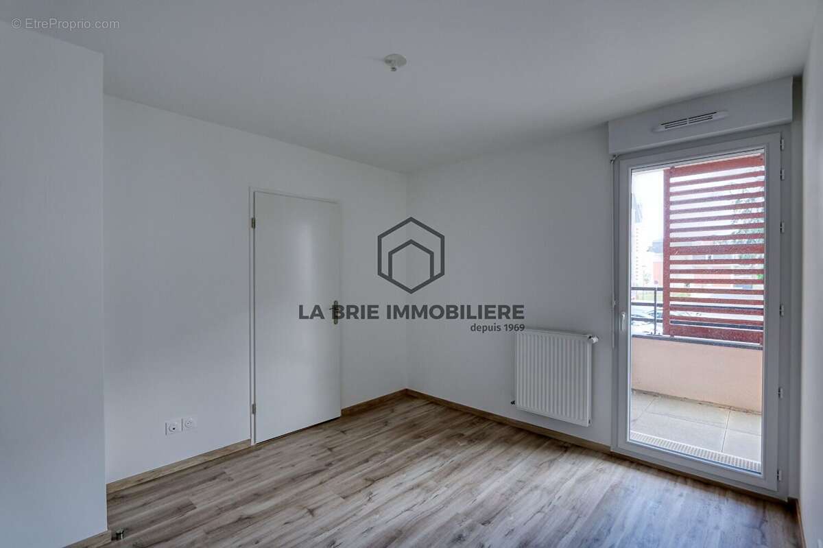 Appartement 79 m² à Emerainville  - photo 7