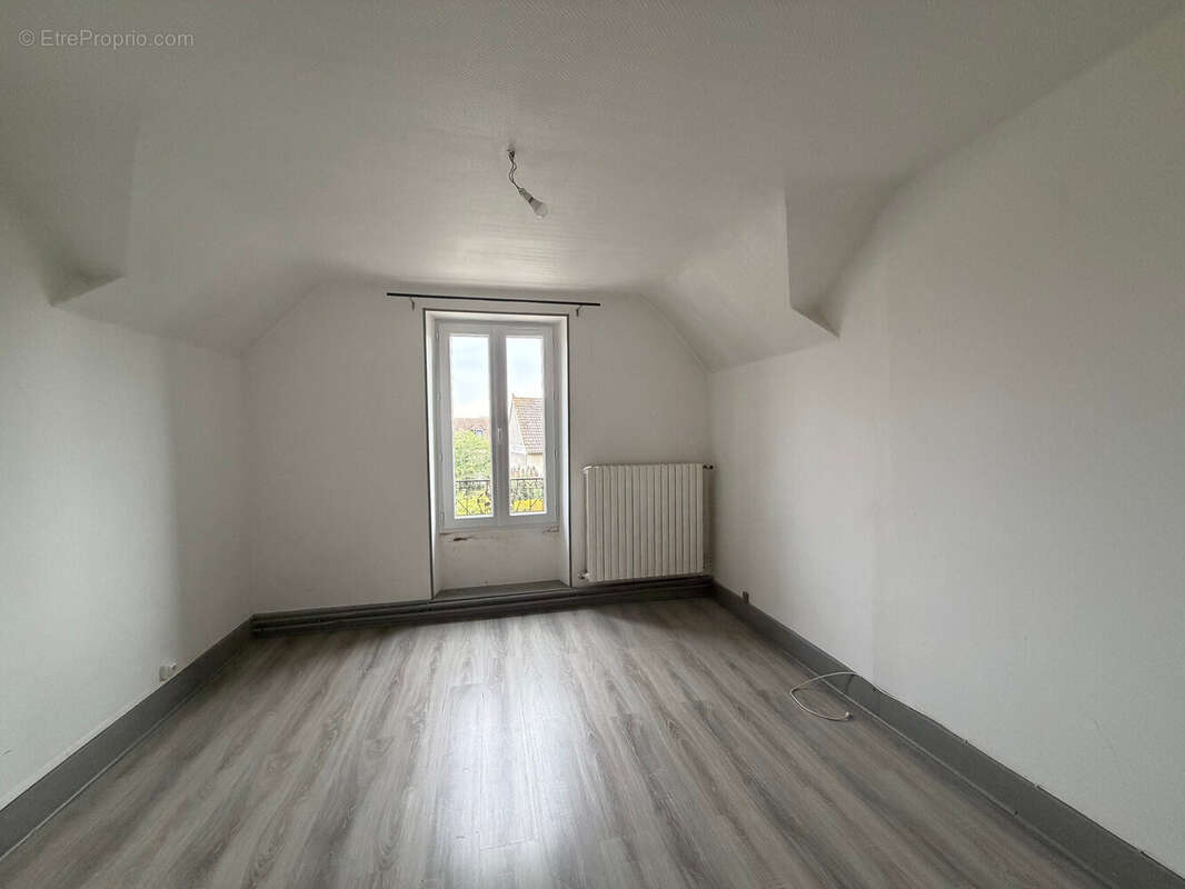 Maison 102 m² à Sainte-Lizaigne  - photo 7