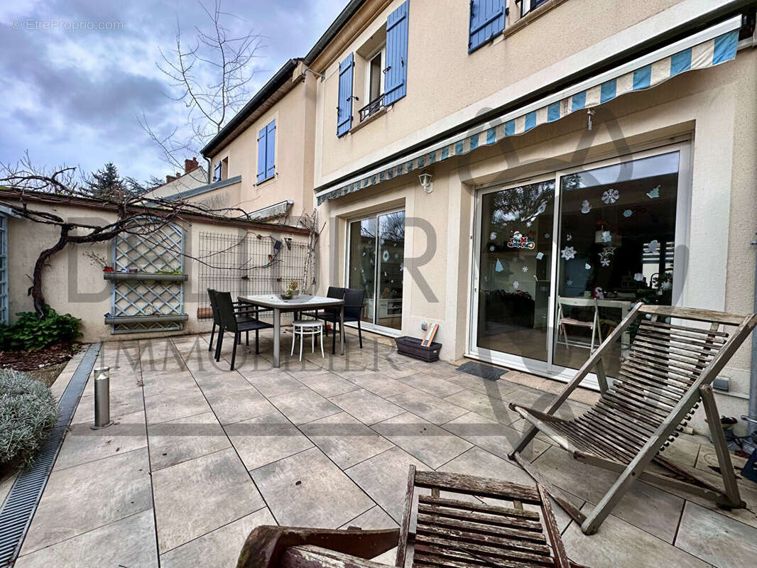 Maison à VILLENEUVE-LE-COMTE