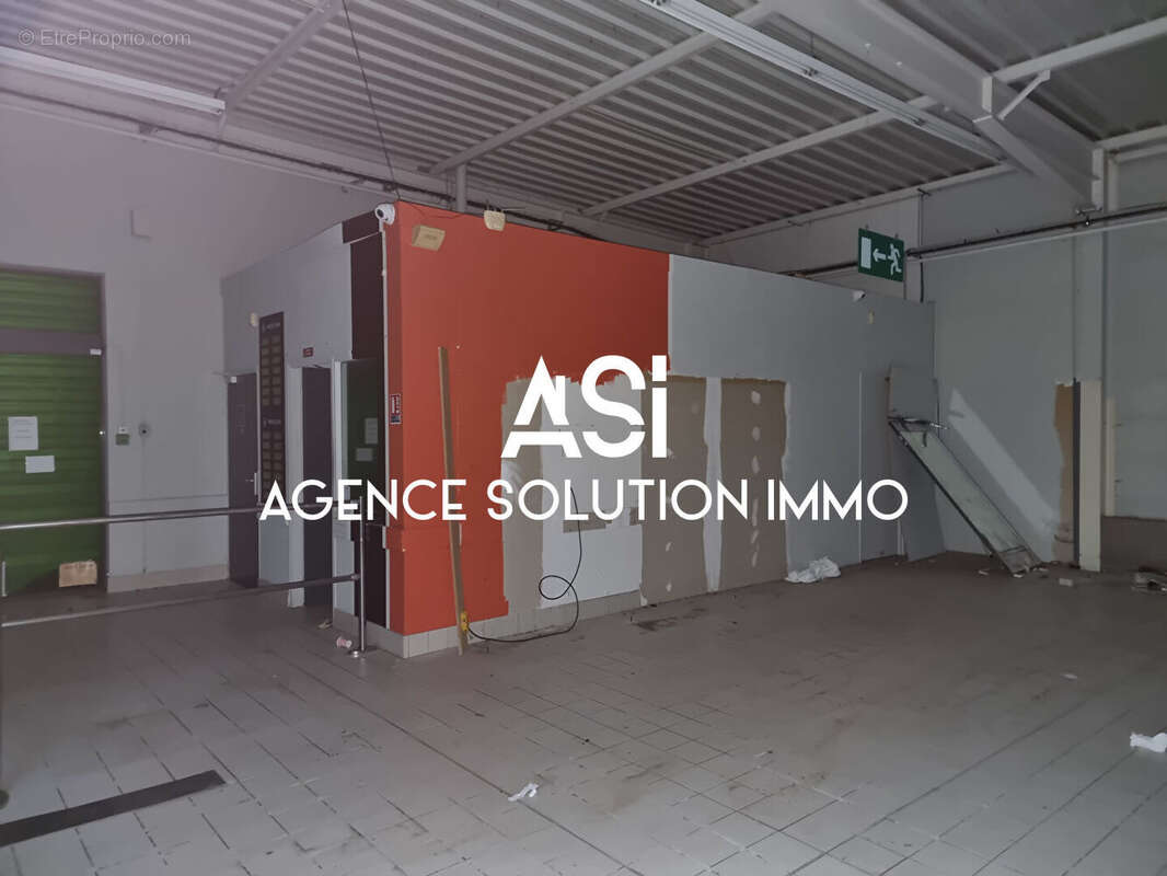 Commerce à VILLAINES-LA-JUHEL