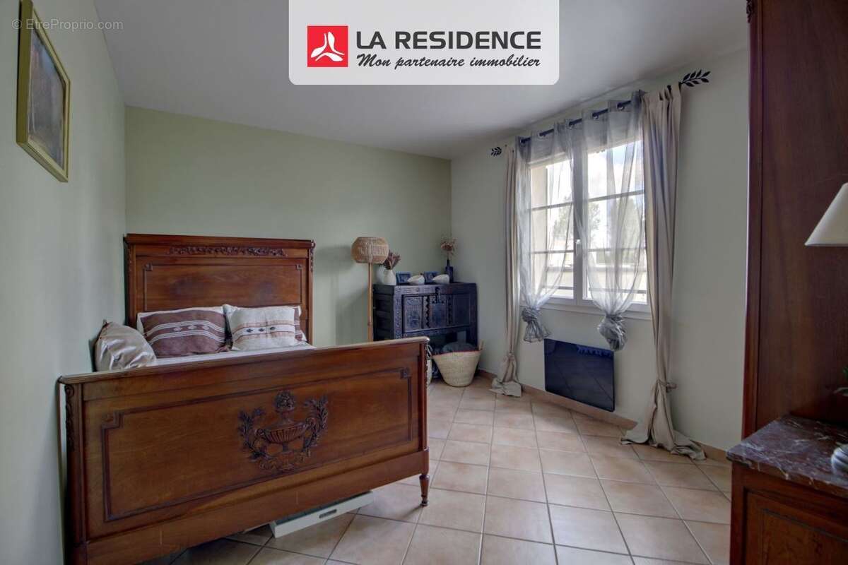 Maison à LES CLAYES-SOUS-BOIS