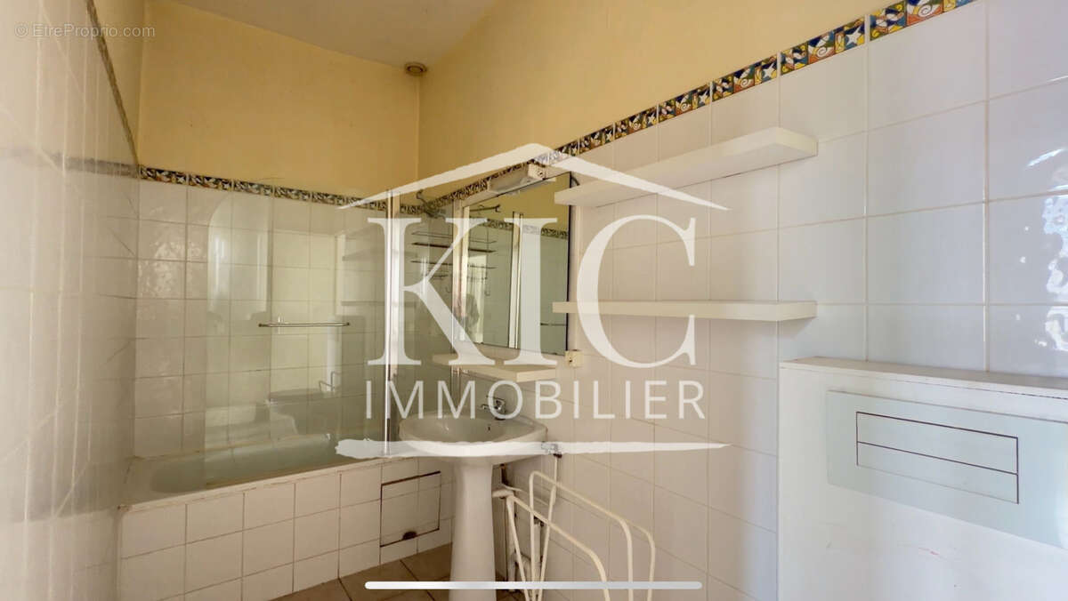 CARCASSONNE CENTRE-VILLE - Appartement de caractère - LOUE   69 m2 habitables   Style Haussmannien - photo 6