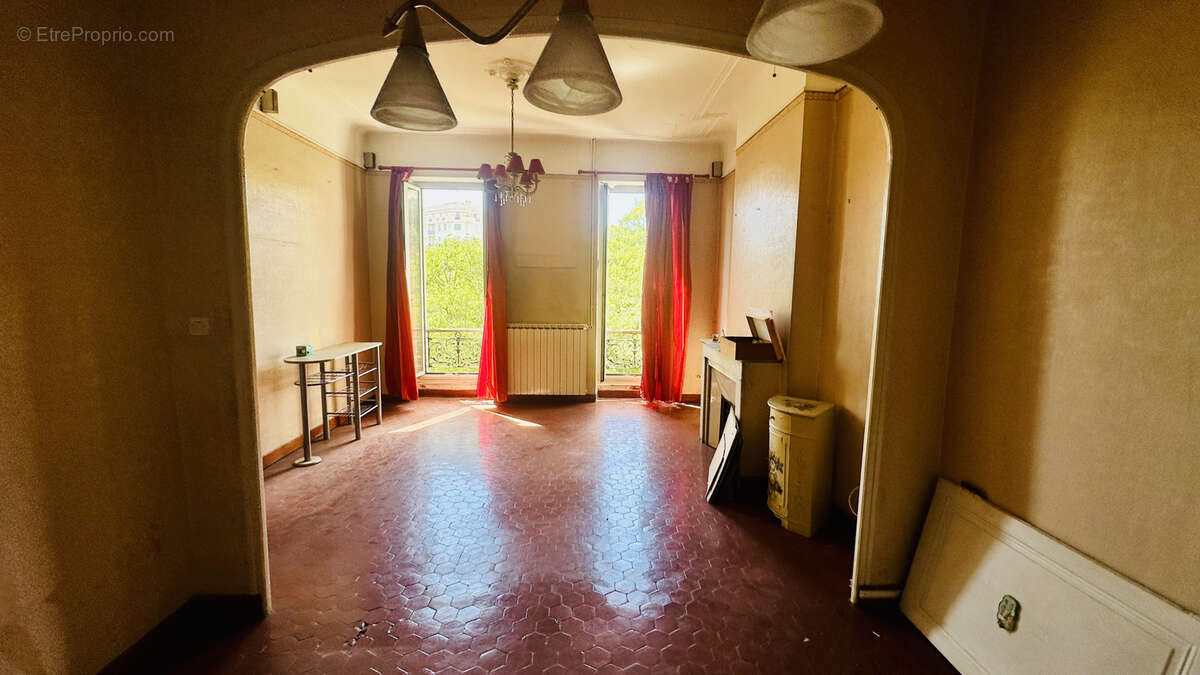 Appartement à MARSEILLE-5E