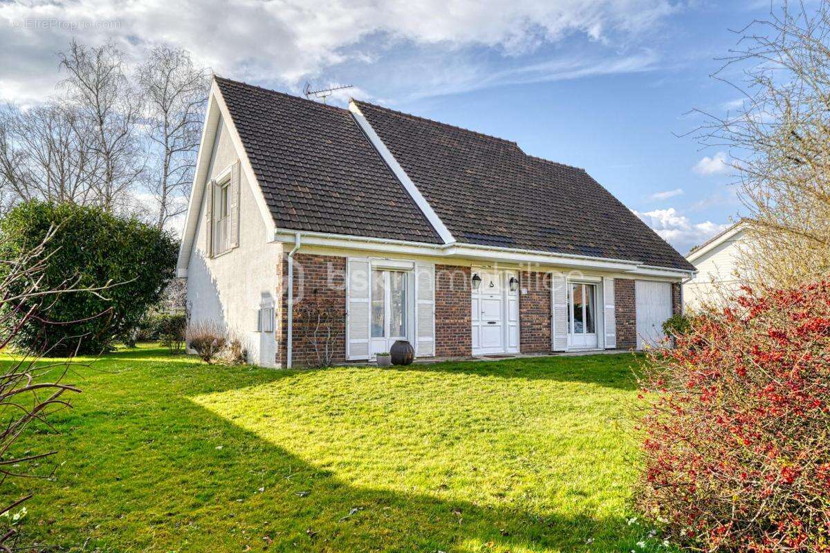 Maison à VOISINS-LE-BRETONNEUX