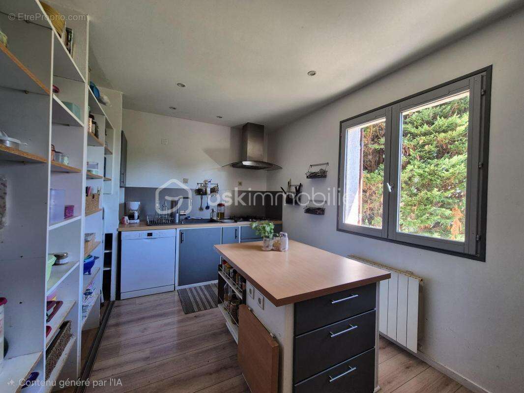 Maison . 5 pièces . 116 m² - photo 2