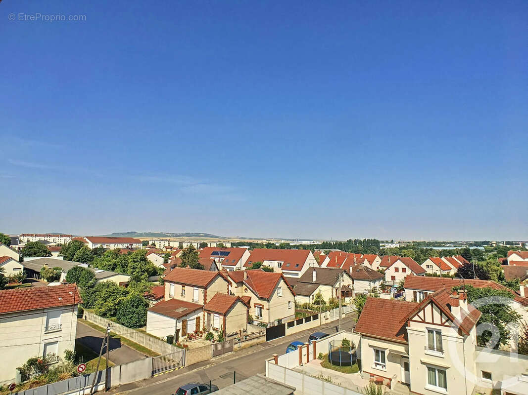 Appartement 62 m² à La Chapelle-Saint-Luc  - photo 8