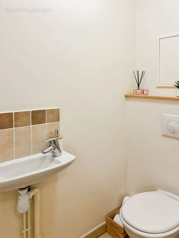 TOILETTES - Appartement à MALLEMORT