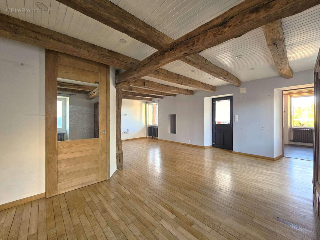 Maison rénovée avec grand jardin aménagé et garage, située dans le centre ville de Baraqueville - photo 4