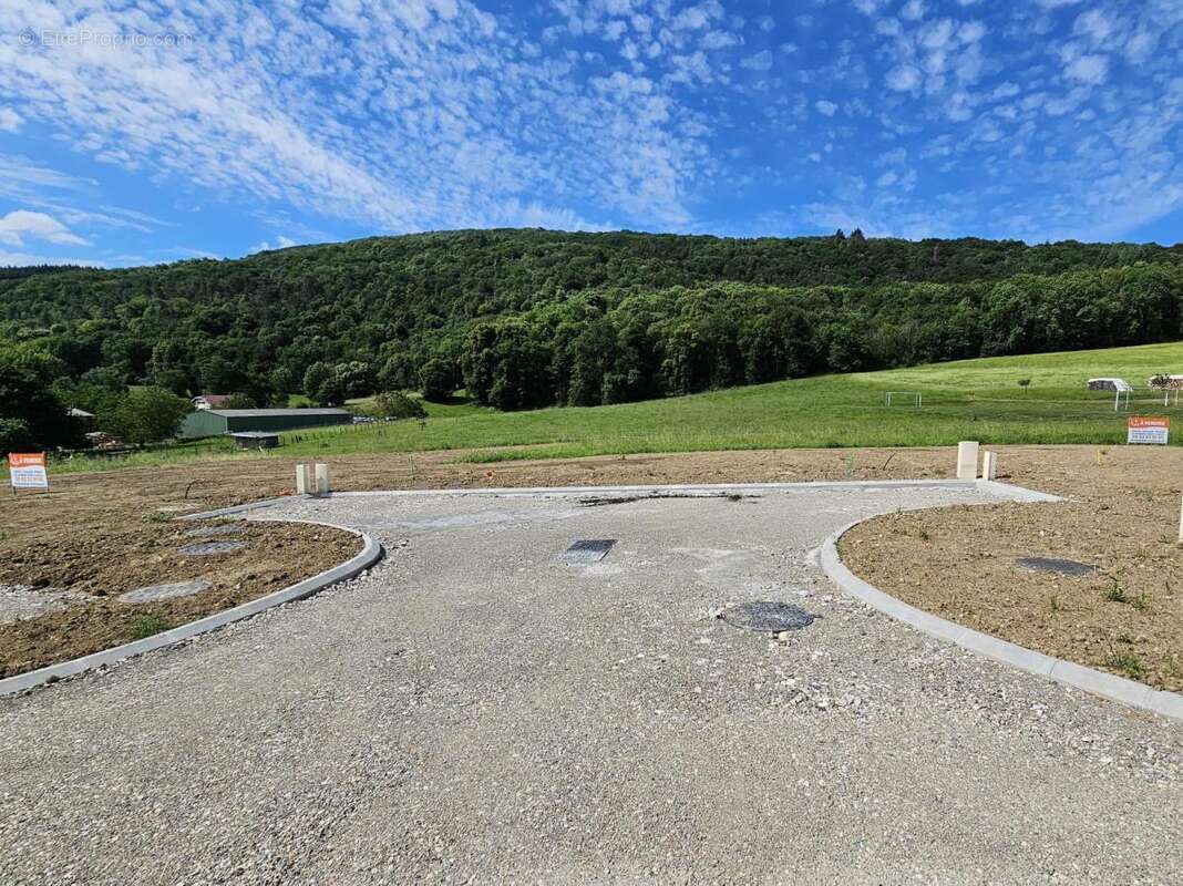 Terrain à SAINT-GERMAIN-LA-CHAMBOTTE