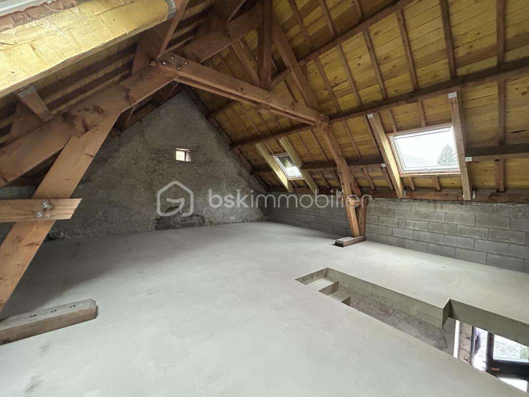 Ancienne grange rénovée en deux appartements - photo 3