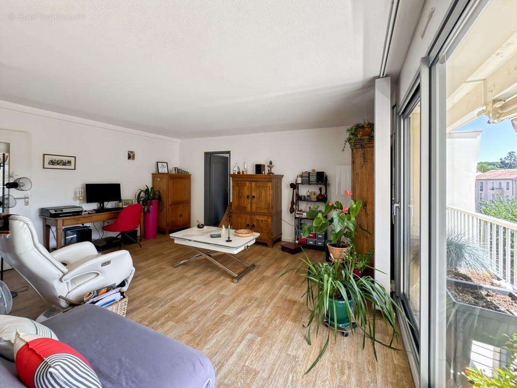 Grand t2 en résidence avec ascenseur balcon cave et parking - photo 10