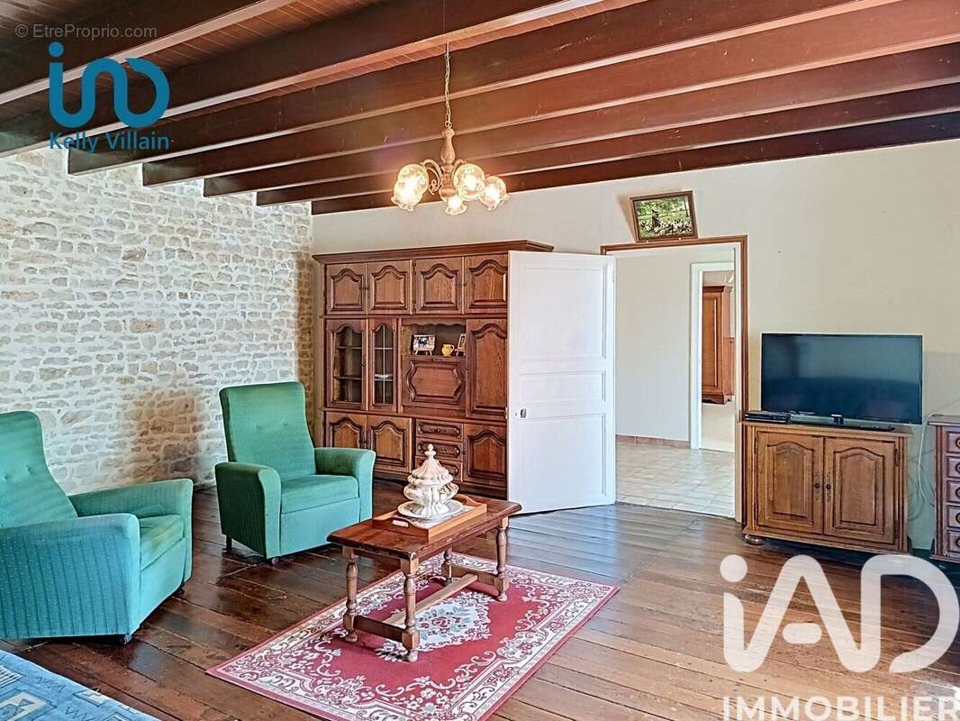 Maison 166 m² à Saint-Christophe-Sur-Roc  - photo 6