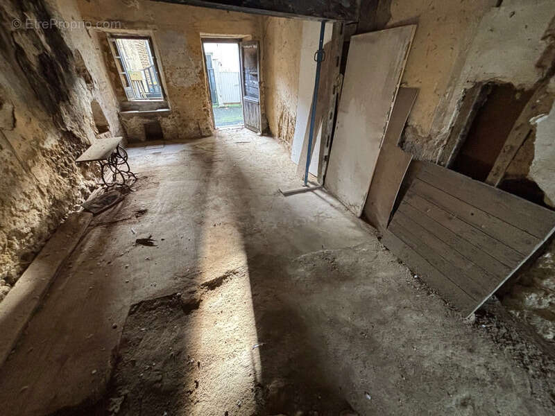 Parking à TRIE-SUR-BAISE