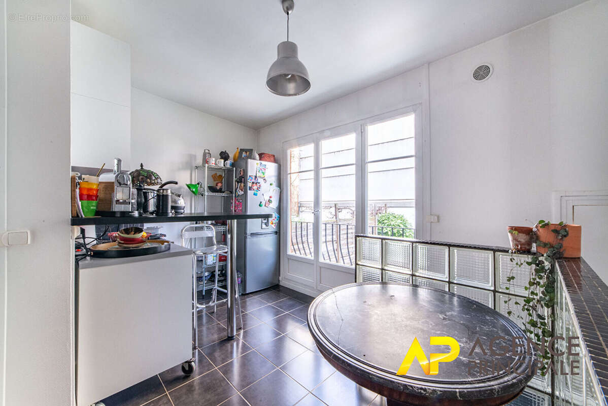Appartement à LA GARENNE-COLOMBES